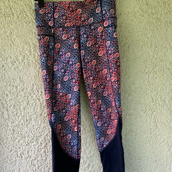 NEW Athleta “high rise tapestry” capri - Picture 4 of 12
